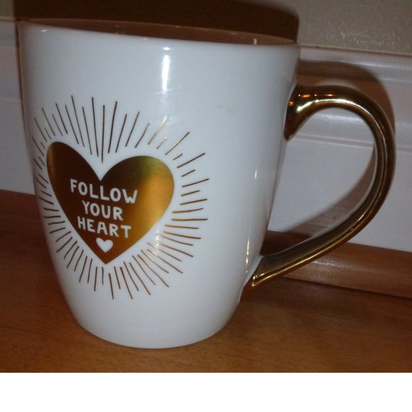 Lot of 6 Ceramic Mugs "Follow Your Heart" 18 oz Coffee Cups Metallic Gold NWT - Picture 2 of 2